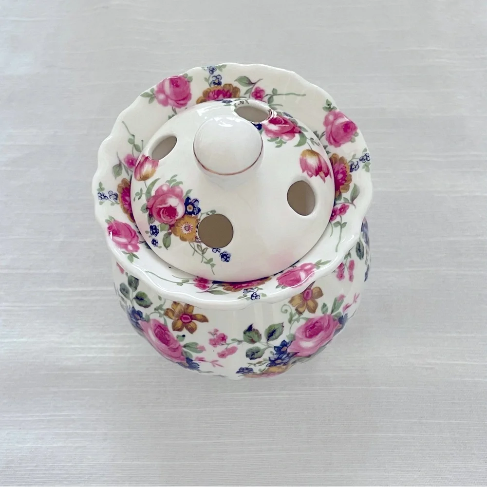 Rare Vintage~ DALIN~Fine Bone China/Porcelain Scallop Trinket Box/ Dish